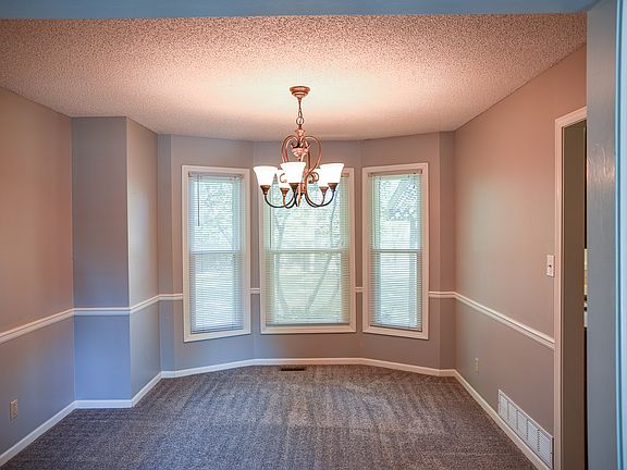 4th image of 3636 Winchester Dr