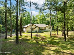 100 Plantation Ln, Hampstead, NC 28443
