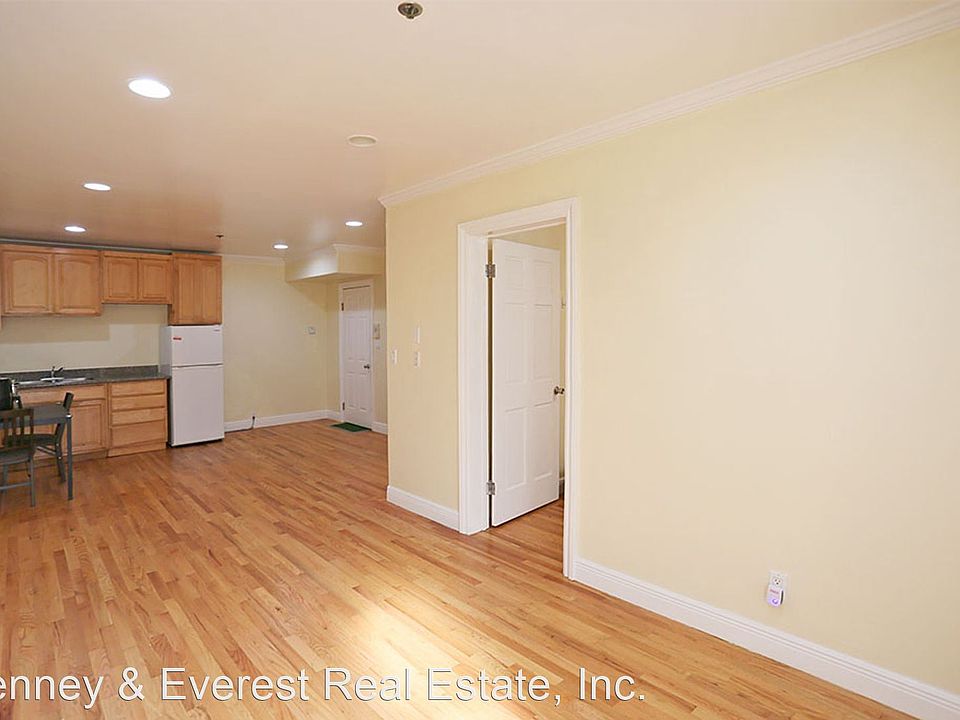 1st image of 1821A Cabrillo St