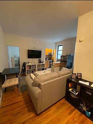 4th image of 233 E 80th St #4