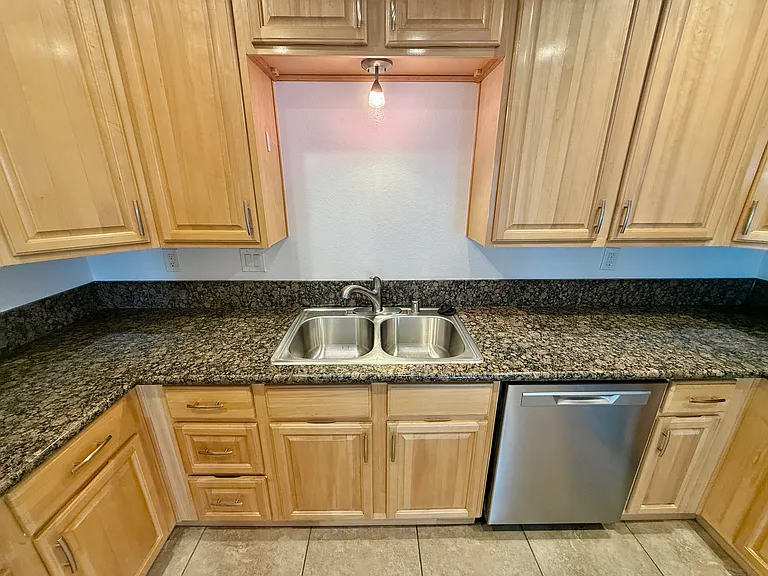 2725 Calle Del Comercio #B — Photo 14