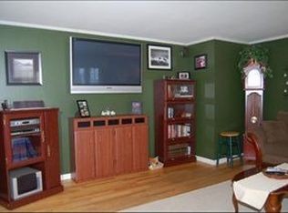 628 Santa Fe Ave, Carpentersville, IL 60110