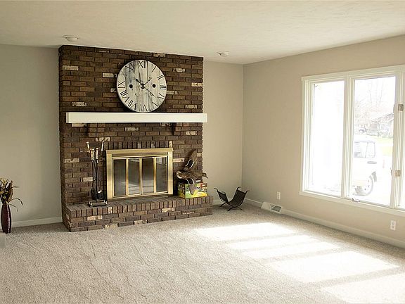 4th image of 2783 Creek View Dr