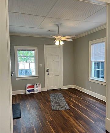 2nd image of 518 Port St