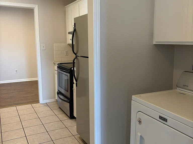 5401 NW King Richard Ave #B — Photo 9