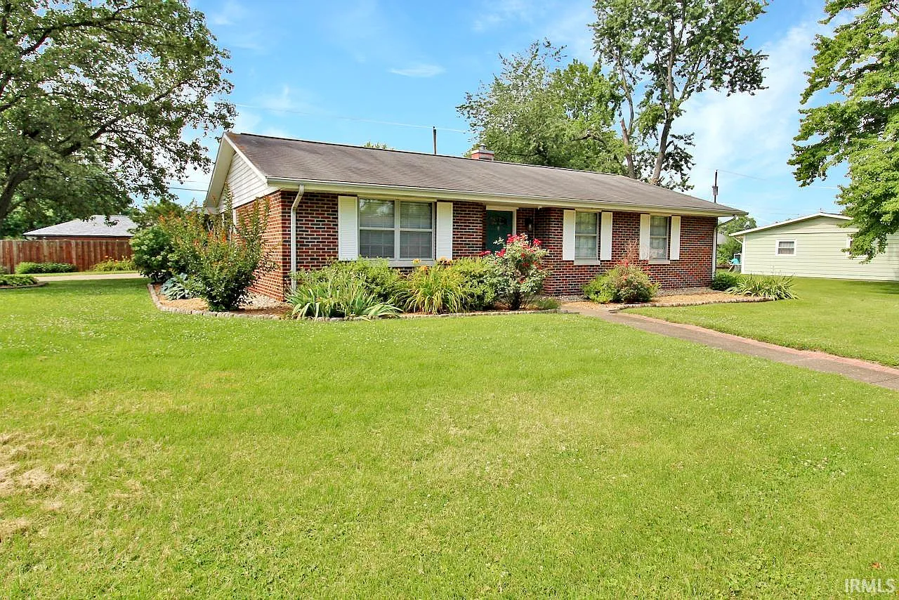 400 Greenleaf Dr photo 1