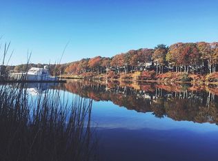 89 Shorewood Dr, East Falmouth, MA 02536