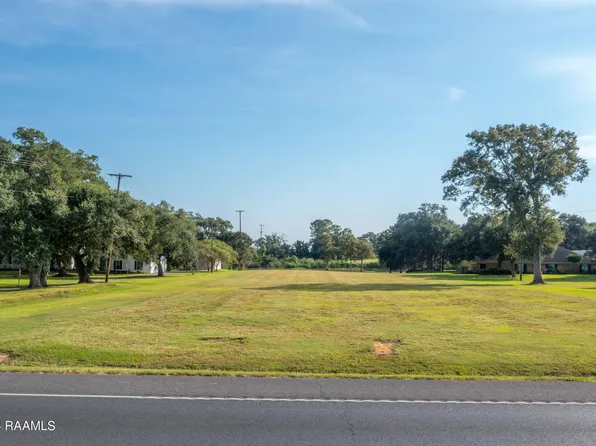 9303 E Old Spanish Trl, Jeanerette, LA 70544