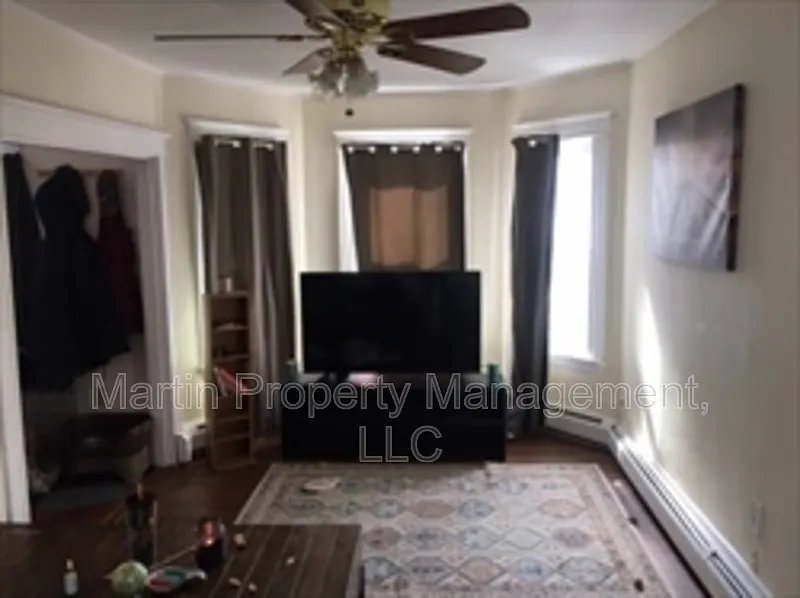 4 bed, 1.0 bath, 1000 sqft, $3,000 — Photo 4