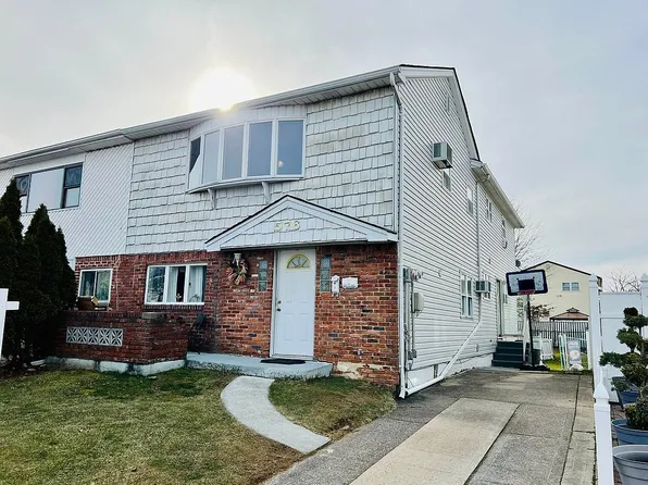 576 Armstrong Ave, Staten Island, NY 10308