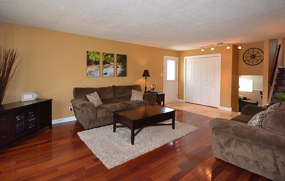 4th image of 9020 S Moody Ave