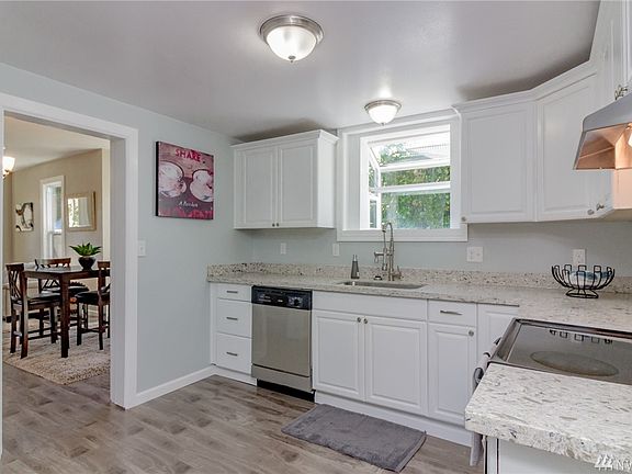 5th image of 5216 S Park Ave