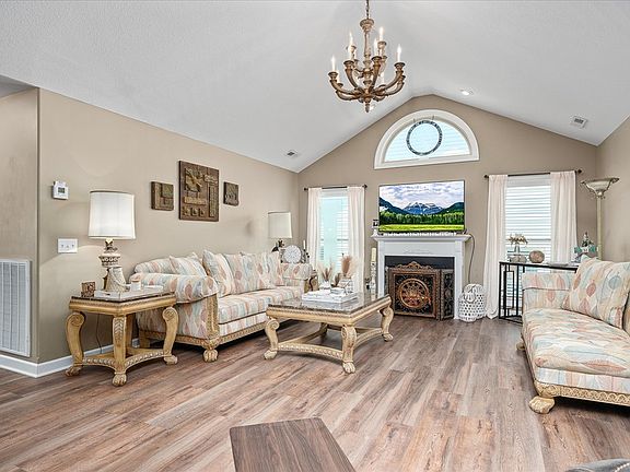 5th image of 39 Woodgate Ln #101