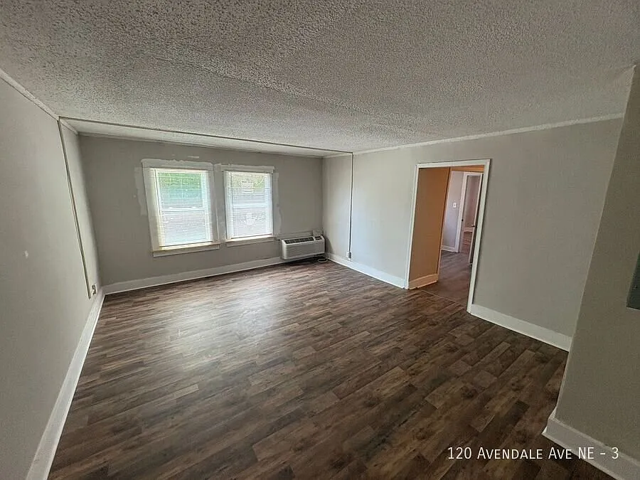 1 Bedroom 1 Bath Apartment Available! — Photo 2