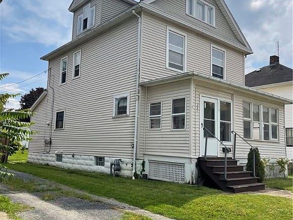 3rd image of 393 Cedar Ave