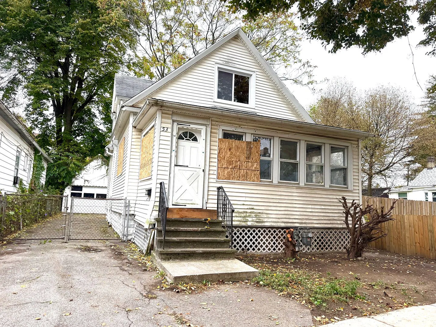 Great Condition Single Family W/ Lots To Offer For Rent — Photo 2
