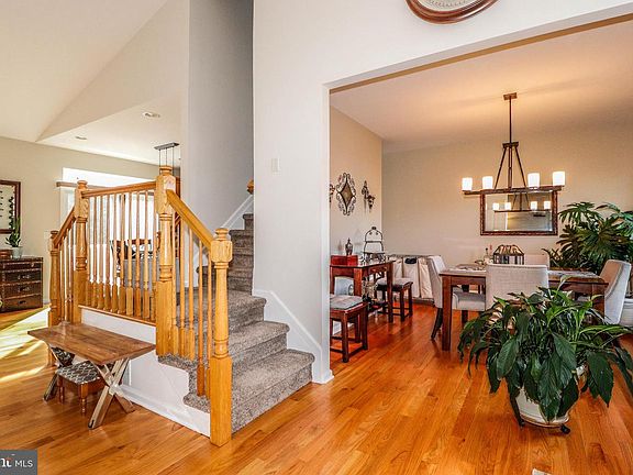 4th image of 12 Greenside Dr