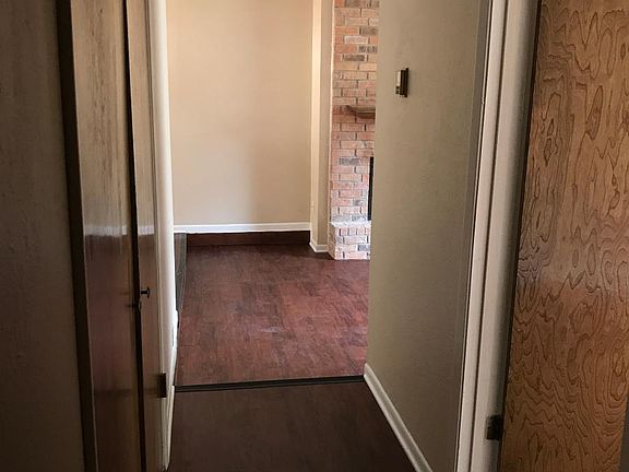 5th image of 3701 Robinhood Dr APT 6A