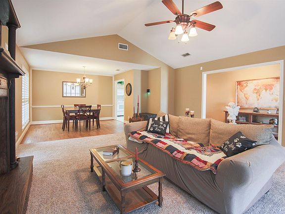 3rd image of 1702 Heritage Dr