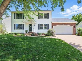 5135 Coventry Ct, Davenport, IA 52807