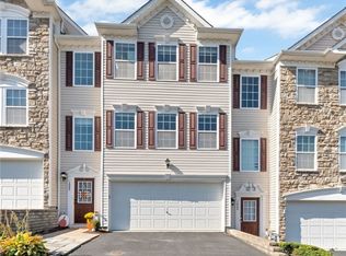 1002 Canterbury Dr, Imperial, PA 15126