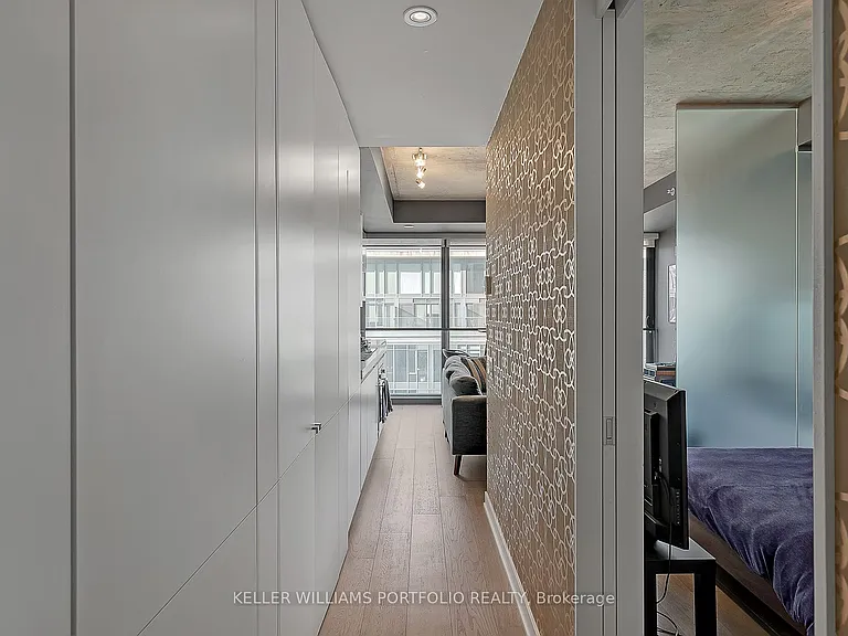 629 King St W #622 — Photo 2
