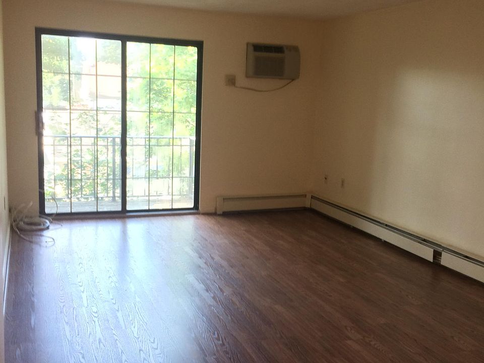 2nd image of 139 Western Ave APT 3
