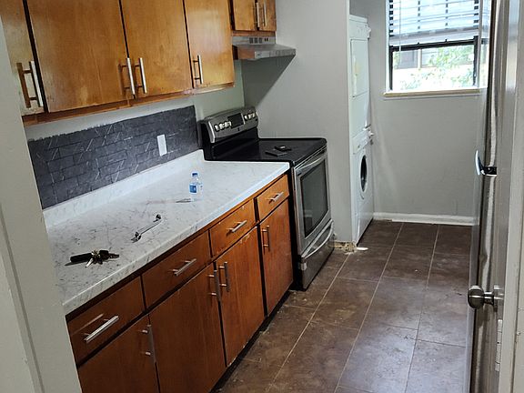 5th image of 2210 Russell St APT 304