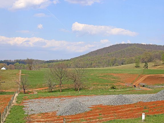 3rd image of 4577 Stony Point Rd