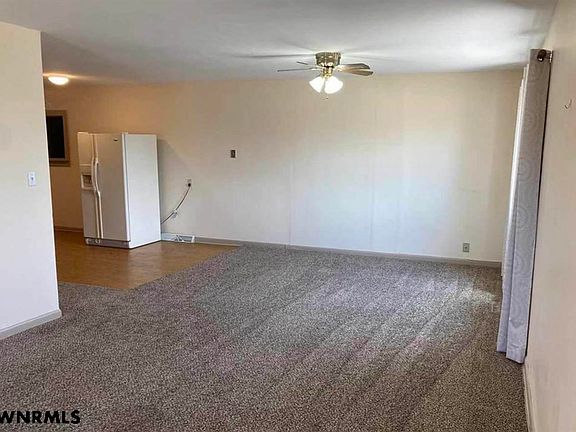 4th image of 121 Elm Creek St