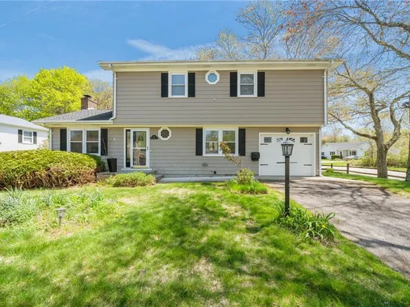 42 Westminster St, Westerly, RI 02891