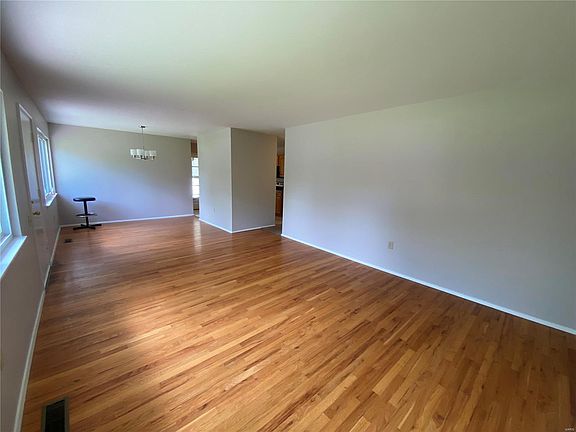 4th image of 705 Jamaica Pl