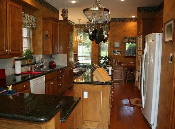 5th image of 6101 Montford Dr