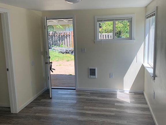 4th image of 11403 9th Ave NE