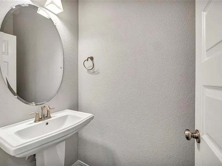2926 Diego Dr — Photo 12