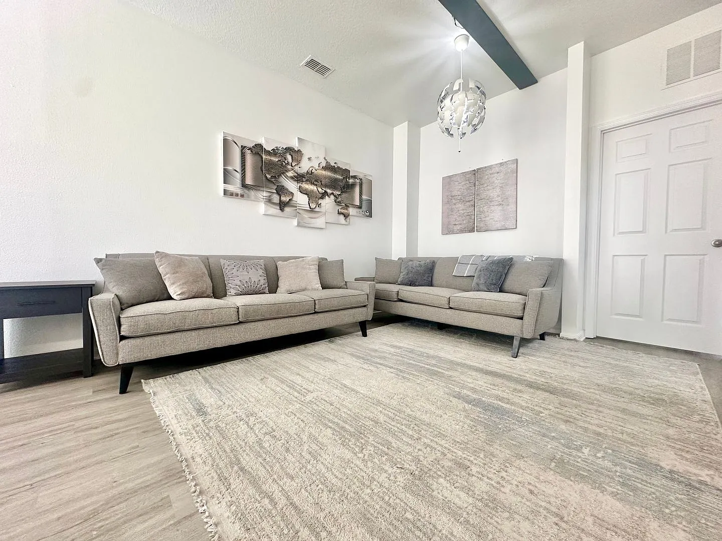 Exceptional end-unit 4Bedrooms / 3.5Bath townhome minutes from Disney Parks! — Photo 3