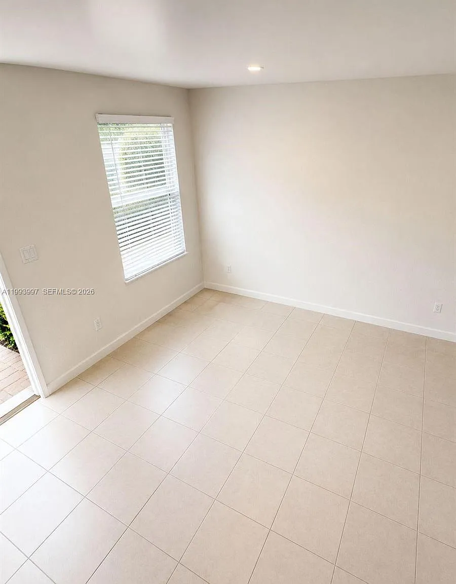 3 bed, 2.5 bath, 1393 sqft, $2,750 — Photo 4