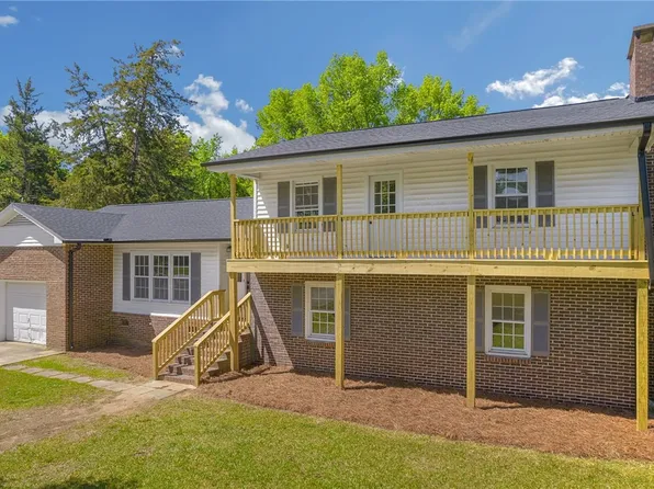 104 Dixon St, Clinton, SC 29325