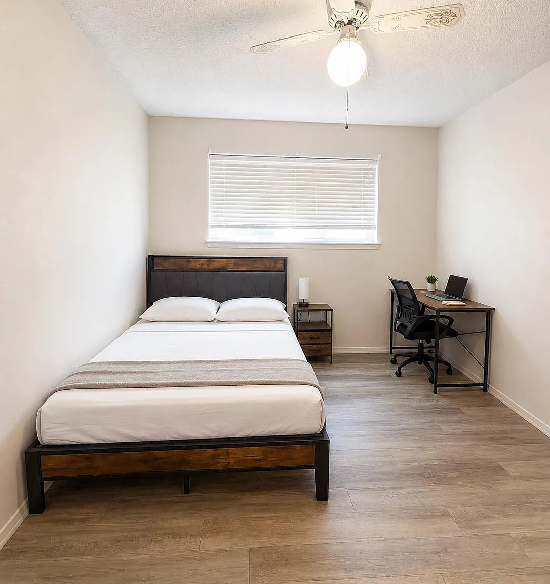 4 bed, 2.5 bath, 2297 sqft, $884 — Photo 1