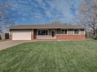 1615 Grandview Ct, Newton, KS 67114