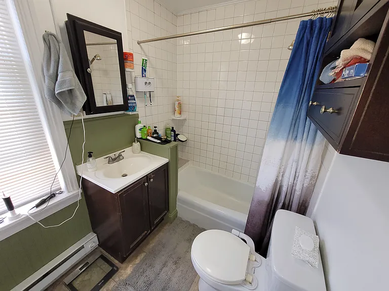 422 Gold St — Photo 2