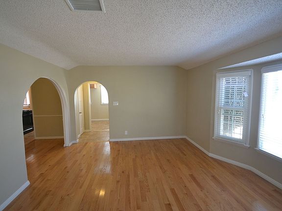 3rd image of 10520 S Saint Andrews Pl