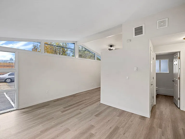 Manhattan Apartments - Normandy Park — Photo 29