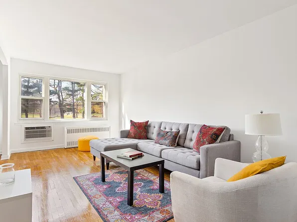 4238 Van Cortlandt Park E, Bronx, NY 10470