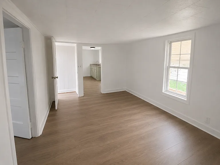 206 Saint Matthews Rd — Photo 2