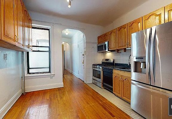5th image of 215 W 80th St APT D1