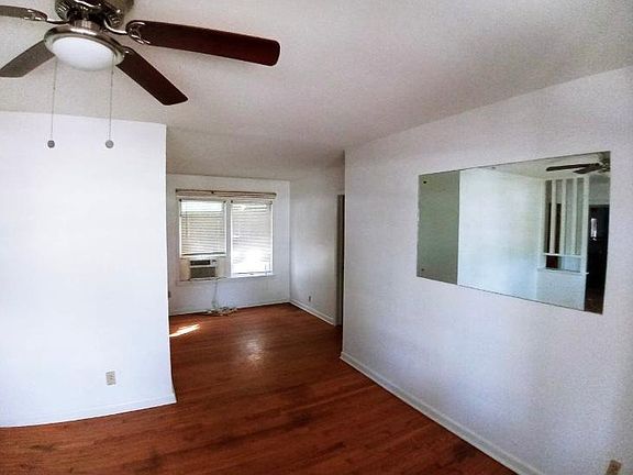 3rd image of 506 Dresden Dr