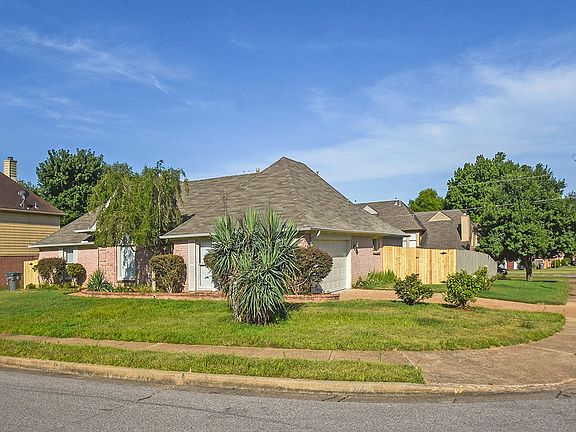 2nd image of 1907 Oak Springs Dr