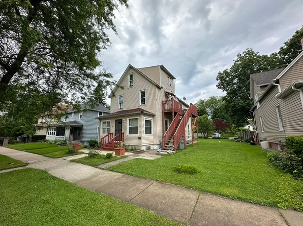 913 S Victory St, Waukegan, IL 60085
