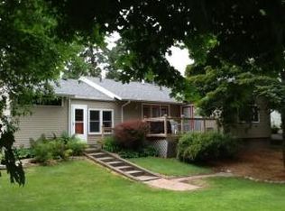 247 Castle Ter, Fontana, WI 53125